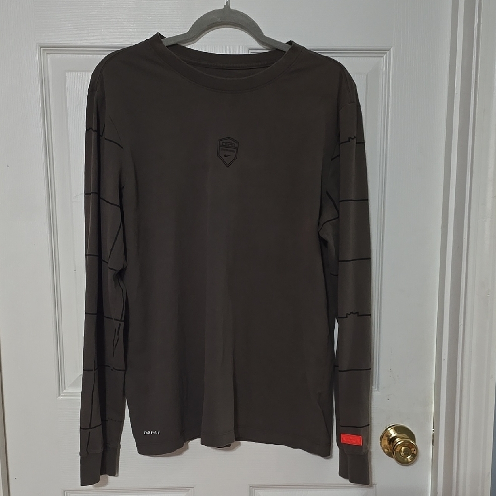 Nike Green Long Sleeve Tee with Crew Neck and Colorful Sleeve Detail
